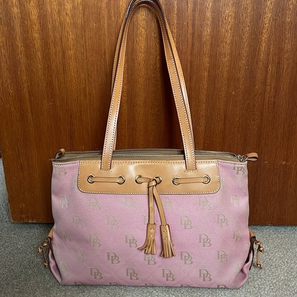 Pink Dooney & Bourke shoulder bag with leather trims and tassels - Picture 3 of 17